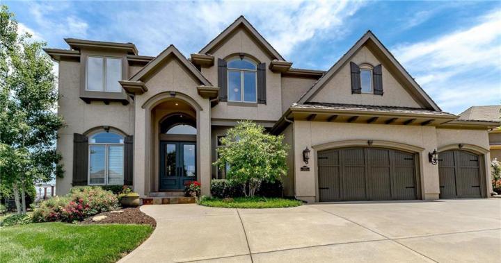 Falcon Valley | $750,000