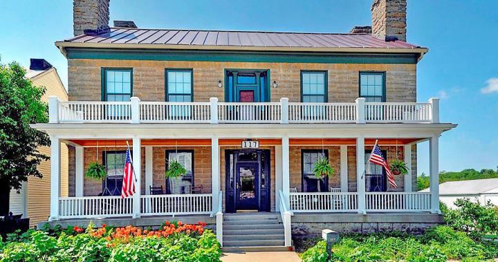 Platte City, MO | $425,000 | beds 5 baths 2.5