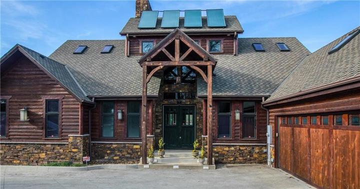 Lake Tapawingo | $749,000