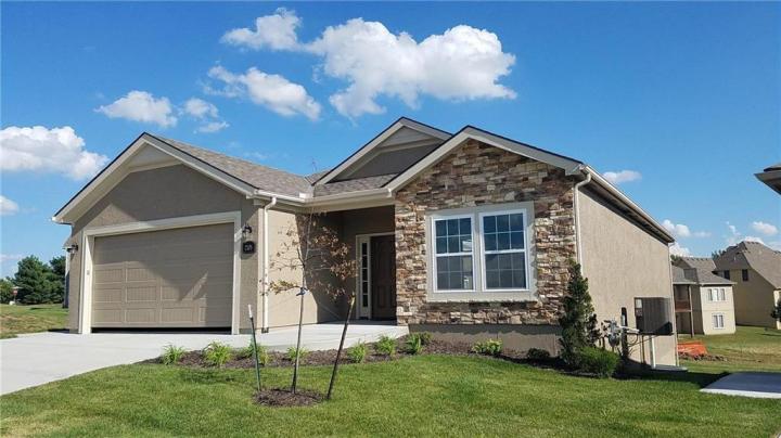 Kearney, MO | $339,500 | beds 3 baths 2.5
