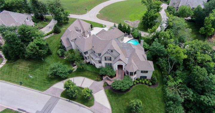 Loch Lloyd | Belton, MO | $1,975,000