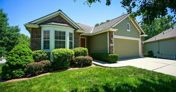 Lee's Summit MO $240,000