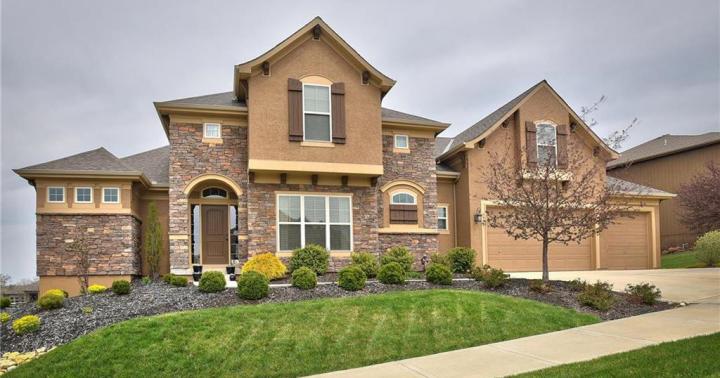 Parkville MO $475,000