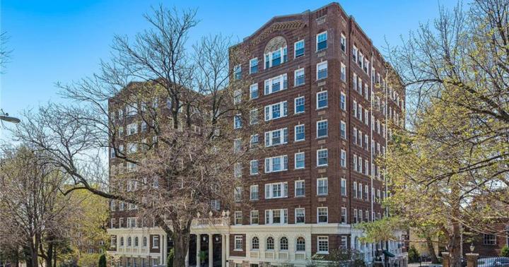 Plaza KC MO $398,000 beds 3 baths 3