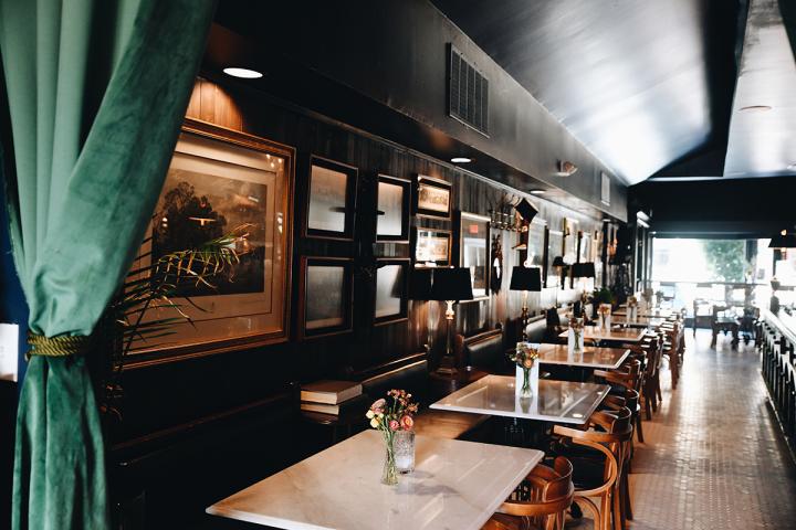 Tailleur dining room, cozy like a French bistro.